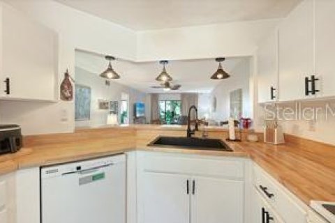 Condo in Sarasota, Florida, 2 bedrooms  № 2429531 - photo 16