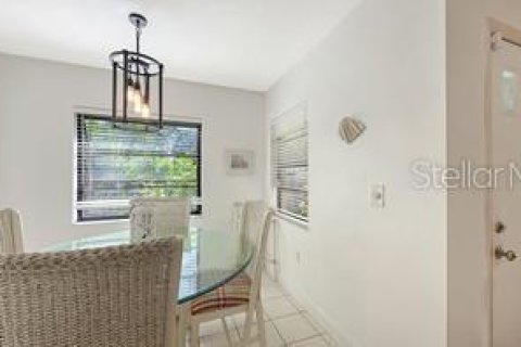 Condo in Sarasota, Florida, 2 bedrooms  № 2429531 - photo 12