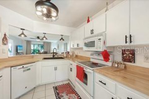 Condo in Sarasota, Florida, 2 bedrooms  № 2429531 - photo 15