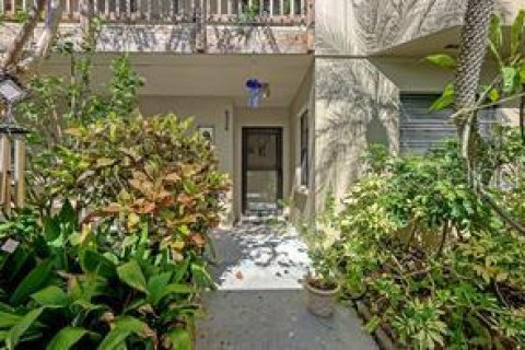 Condo in Sarasota, Florida, 2 bedrooms  № 2429531 - photo 8