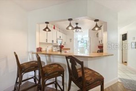 Condo in Sarasota, Florida, 2 bedrooms  № 2429531 - photo 18