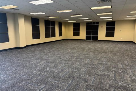Immobilier commercial à louer à Orlando, Floride: 4374.67 m2 № 1626008 - photo 15