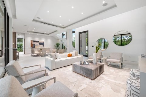 House in Miami, Florida 5 bedrooms, 371.24 sq.m. № 1878374 - photo 23