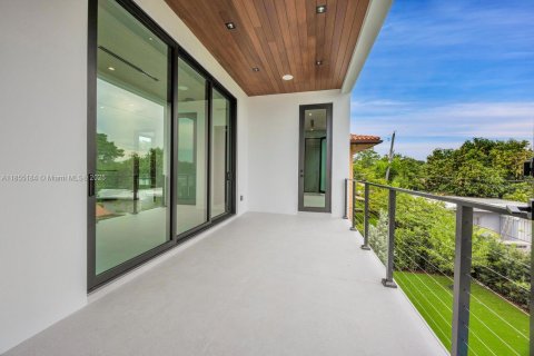 House in Miami, Florida 5 bedrooms, 371.24 sq.m. № 1878374 - photo 30
