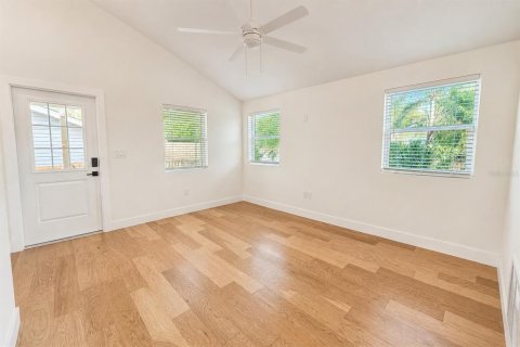 Apartamento en alquiler en Saint Petersburg, Florida, 2 dormitorios, 55.74 m2 № 2258638 - foto 11