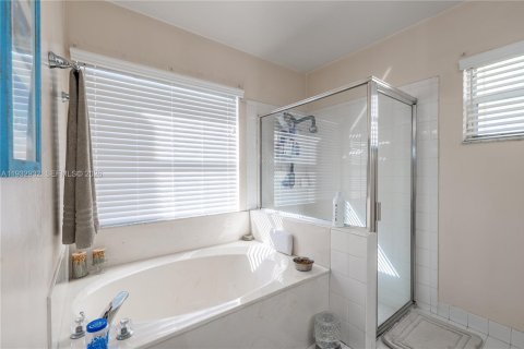 Casa en venta en Davie, Florida, 4 dormitorios, 188.68 m2 № 2000398 - foto 24
