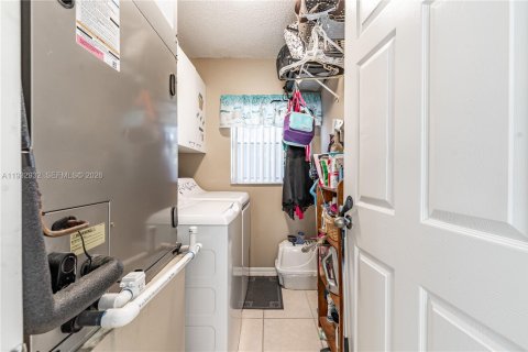 Casa en venta en Davie, Florida, 4 dormitorios, 188.68 m2 № 2000398 - foto 15