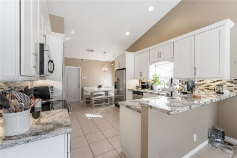 Casa en venta en Davie, Florida, 4 dormitorios, 188.68 m2 № 2000398 - foto 11