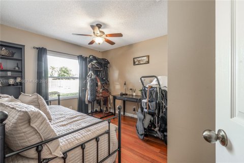 Casa en venta en Davie, Florida, 4 dormitorios, 188.68 m2 № 2000398 - foto 27