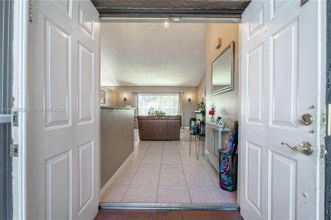 Casa en venta en Davie, Florida, 4 dormitorios, 188.68 m2 № 2000398 - foto 5