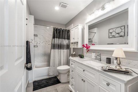 Casa en venta en Davie, Florida, 4 dormitorios, 188.68 m2 № 2000398 - foto 26