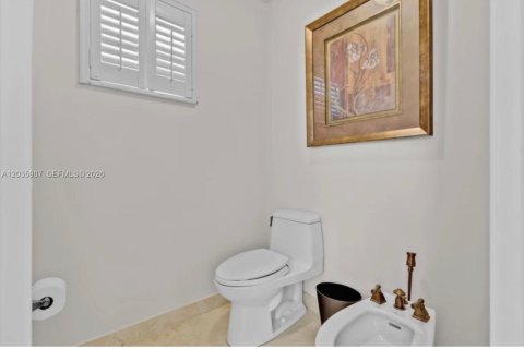 Снять в аренду виллу или дом в Пемброк-Пайнс, Флорида 6 спален, 369.66м2, № 2085158 - фото 28
