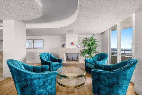 Condo in Daytona Beach Shores, Florida, 2 bedrooms  № 1815497 - photo 17
