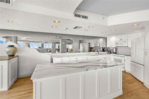 Condo in Daytona Beach Shores, Florida, 2 bedrooms  № 1815497 - photo 19