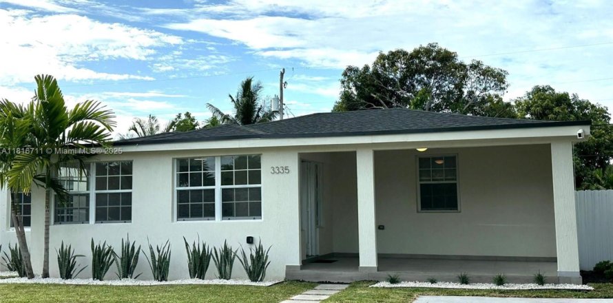 House in Miami, Florida 4 bedrooms, 125.33 sq.m. № 1783595