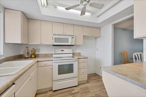 Copropriété à vendre à Bradenton, Floride: 2 chambres, 89.19 m2 № 2115990 - photo 11