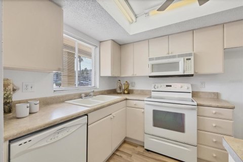Copropriété à vendre à Bradenton, Floride: 2 chambres, 89.19 m2 № 2115990 - photo 12