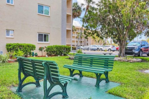 Copropriété à vendre à Bradenton, Floride: 2 chambres, 89.19 m2 № 2115990 - photo 29