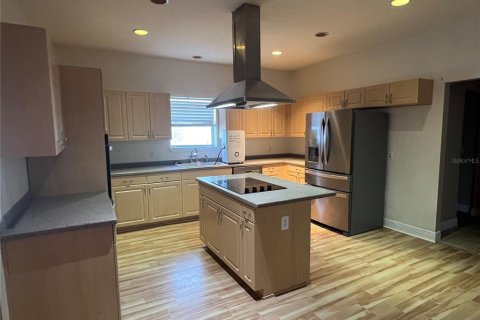 Villa ou maison à louer à Zephyrhills, Floride: 5 chambres, 263.47 m2 № 1817790 - photo 6