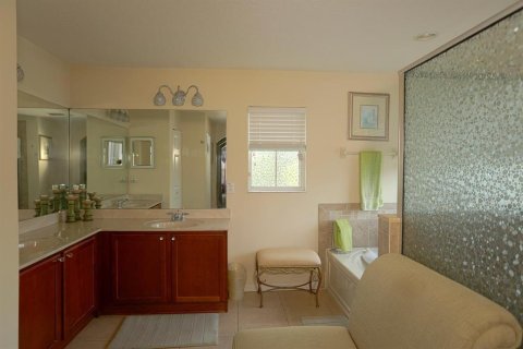 House in Riverview, Florida 5 bedrooms, 330.82 sq.m. № 1882897 - photo 12