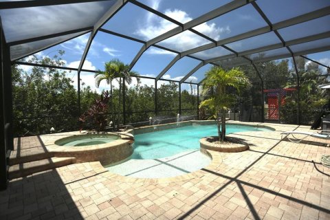 House in Riverview, Florida 5 bedrooms, 330.82 sq.m. № 1882897 - photo 7