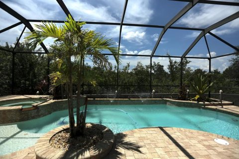 House in Riverview, Florida 5 bedrooms, 330.82 sq.m. № 1882897 - photo 8