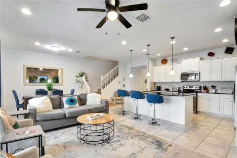 Townhouse in Kissimmee, Florida 5 bedrooms, 210.24 sq.m. № 1540563 - photo 6