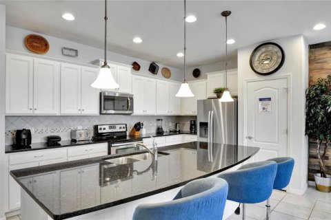 Townhouse in Kissimmee, Florida 5 bedrooms, 210.24 sq.m. № 1540563 - photo 11