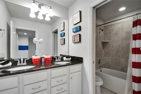 Townhouse in Kissimmee, Florida 5 bedrooms, 210.24 sq.m. № 1540563 - photo 28