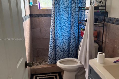 House in Miami, Florida 3 bedrooms, 115.94 sq.m. № 2006123 - photo 16