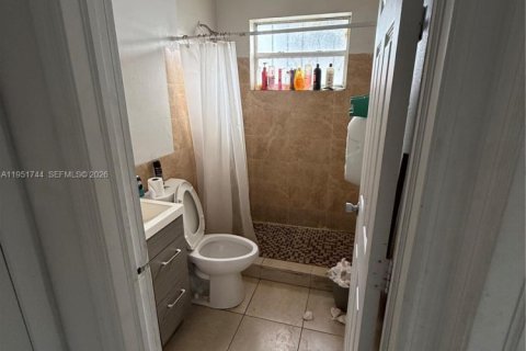 House in Miami, Florida 3 bedrooms, 115.94 sq.m. № 2006123 - photo 11