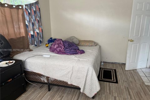 House in Miami, Florida 3 bedrooms, 115.94 sq.m. № 2006123 - photo 7