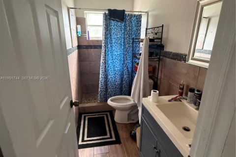 House in Miami, Florida 3 bedrooms, 115.94 sq.m. № 2006123 - photo 15
