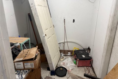 House in Miami, Florida 3 bedrooms, 115.94 sq.m. № 2006123 - photo 4