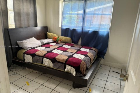 House in Miami, Florida 3 bedrooms, 115.94 sq.m. № 2006123 - photo 9