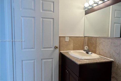 Copropriété à vendre à Sunny Isles Beach, Floride: 2 chambres, 83.05 m2 № 2051786 - photo 17