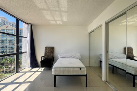 Copropriété à vendre à Sunny Isles Beach, Floride: 2 chambres, 83.05 m2 № 2051786 - photo 24