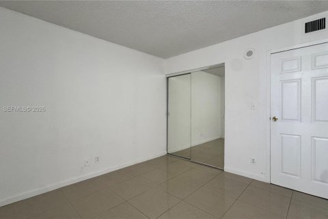Copropriété à vendre à Sunny Isles Beach, Floride: 2 chambres, 83.05 m2 № 2051786 - photo 12