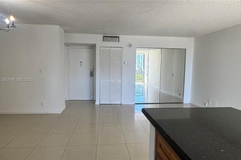 Copropriété à vendre à Sunny Isles Beach, Floride: 2 chambres, 83.05 m2 № 2051786 - photo 30