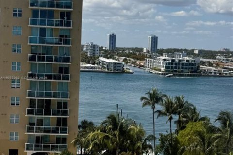 Copropriété à vendre à Sunny Isles Beach, Floride: 2 chambres, 83.05 m2 № 2051786 - photo 27