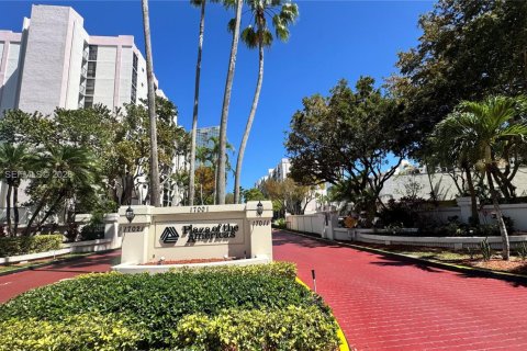 Copropriété à vendre à Sunny Isles Beach, Floride: 2 chambres, 83.05 m2 № 2051786 - photo 3