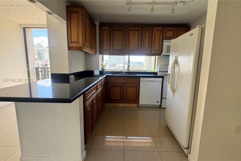 Copropriété à vendre à Sunny Isles Beach, Floride: 2 chambres, 83.05 m2 № 2051786 - photo 11