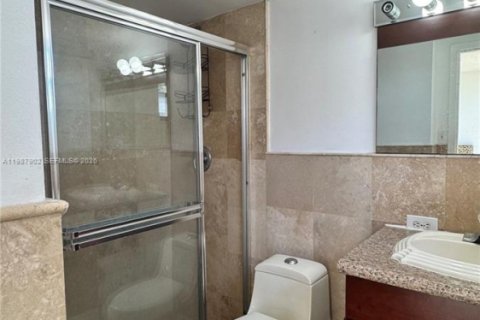 Copropriété à vendre à Sunny Isles Beach, Floride: 2 chambres, 83.05 m2 № 2051786 - photo 21