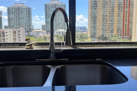 Copropriété à vendre à Sunny Isles Beach, Floride: 2 chambres, 83.05 m2 № 2051786 - photo 10