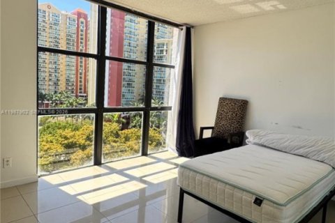 Copropriété à vendre à Sunny Isles Beach, Floride: 2 chambres, 83.05 m2 № 2051786 - photo 18