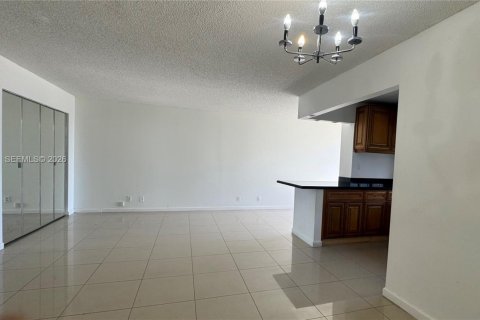 Copropriété à vendre à Sunny Isles Beach, Floride: 2 chambres, 83.05 m2 № 2051786 - photo 14