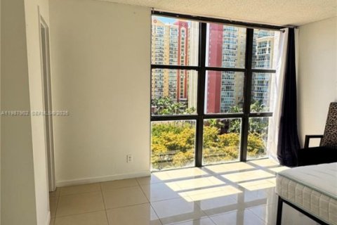 Copropriété à vendre à Sunny Isles Beach, Floride: 2 chambres, 83.05 m2 № 2051786 - photo 23
