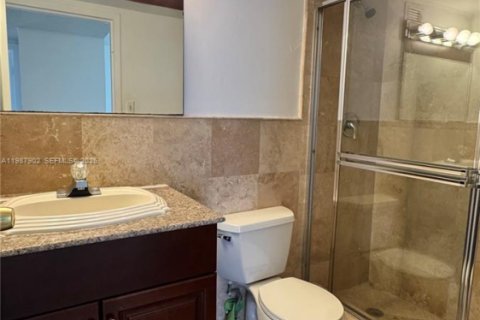 Copropriété à vendre à Sunny Isles Beach, Floride: 2 chambres, 83.05 m2 № 2051786 - photo 16