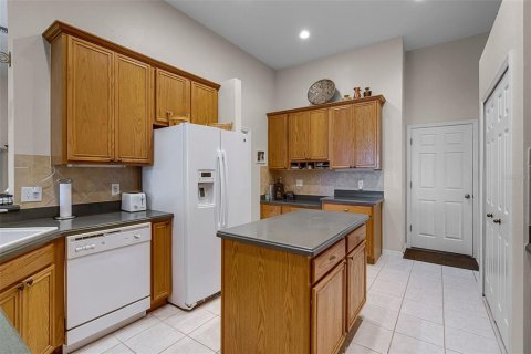 House in Apopka, Florida 4 bedrooms, 294.78 sq.m. № 1917716 - photo 9