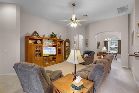 House in Apopka, Florida 4 bedrooms, 294.78 sq.m. № 1917716 - photo 6